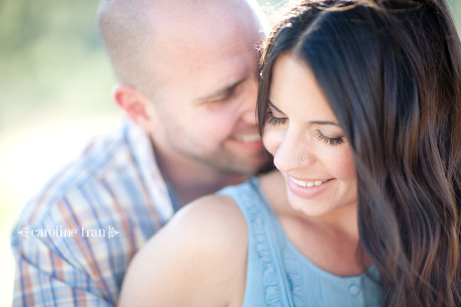 cute-picnic-engagement-photo-10