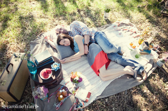cute-picnic-engagement-photo-19