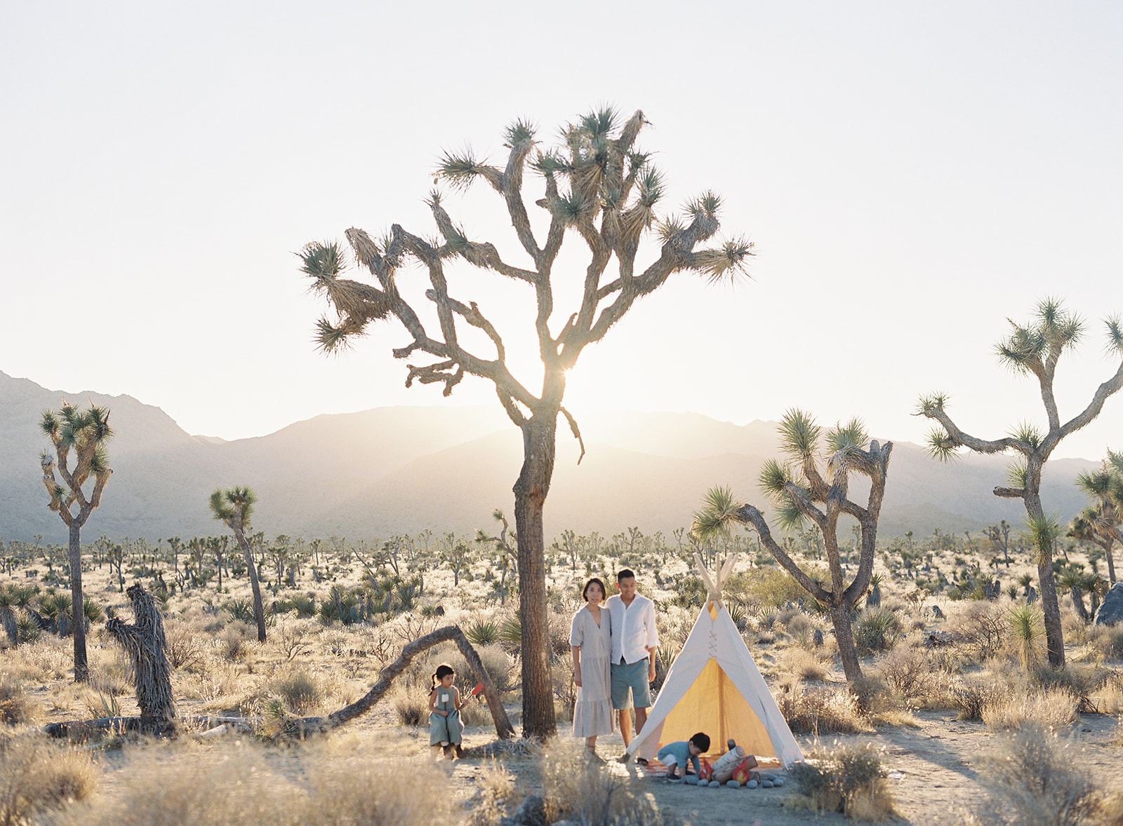 This gorgeous Joshua Tree family photo session with the Kanayas is one to remember! #photography #family