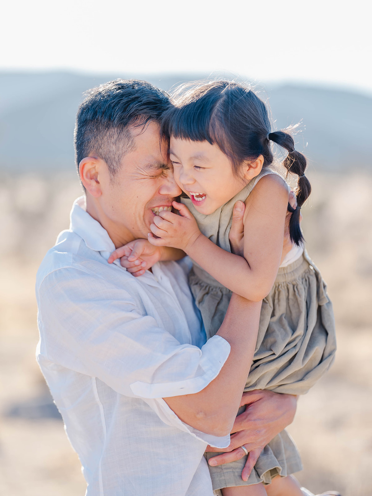 From family photo sessions to engagement and elopements, Joshua Tree portrait photography is stunning. There are so many beautiful scenes here, and the perfect spot to capture sunrise and sunset. #familyportrait #photography