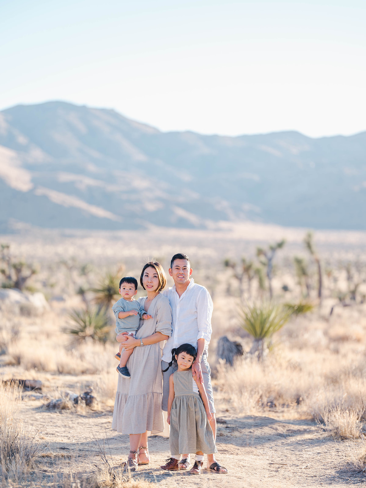 This gorgeous Joshua Tree family photo session with the Kanayas is one to remember! #photography #family