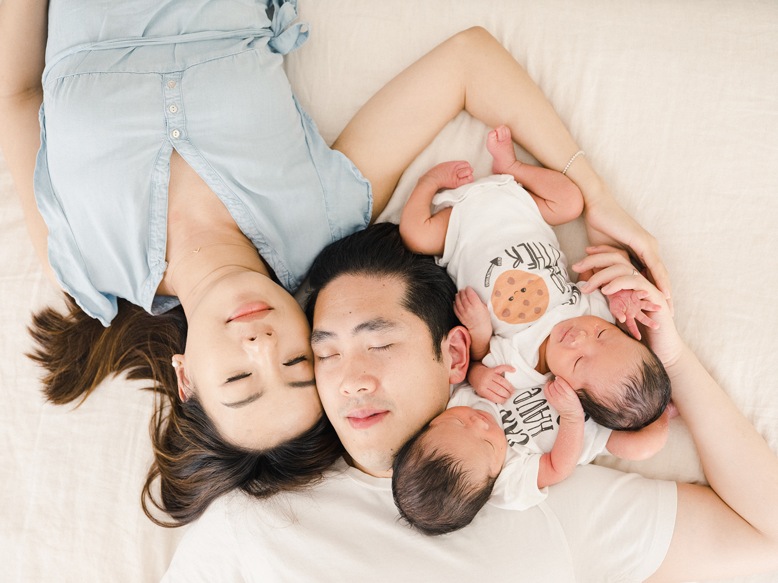 I recently had the pleasure of capturing the Song's newborn twins family session at my home studio. #familysession #photography