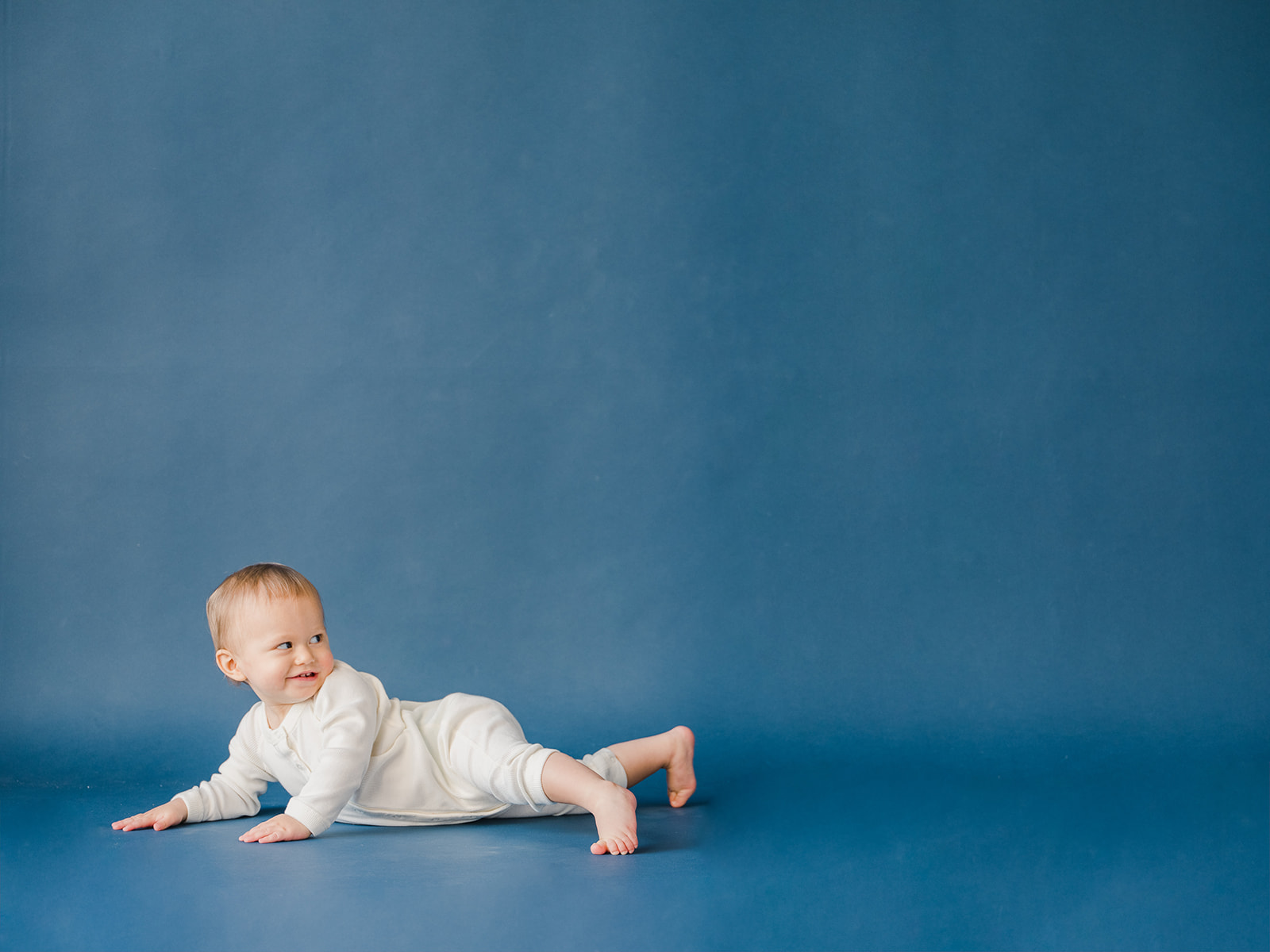 toddler studio photography