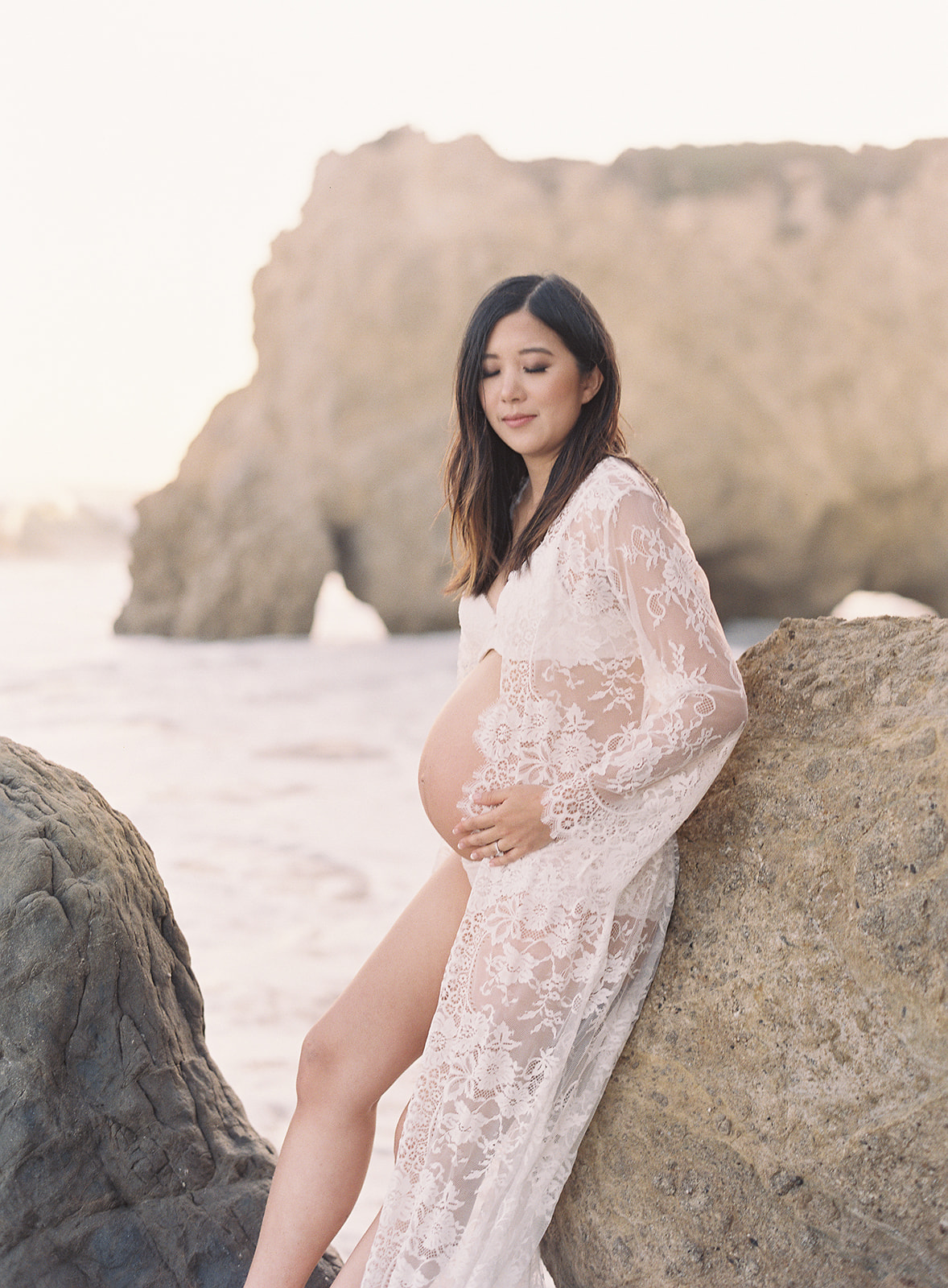 Malibu Beach Maternity Photoshoot