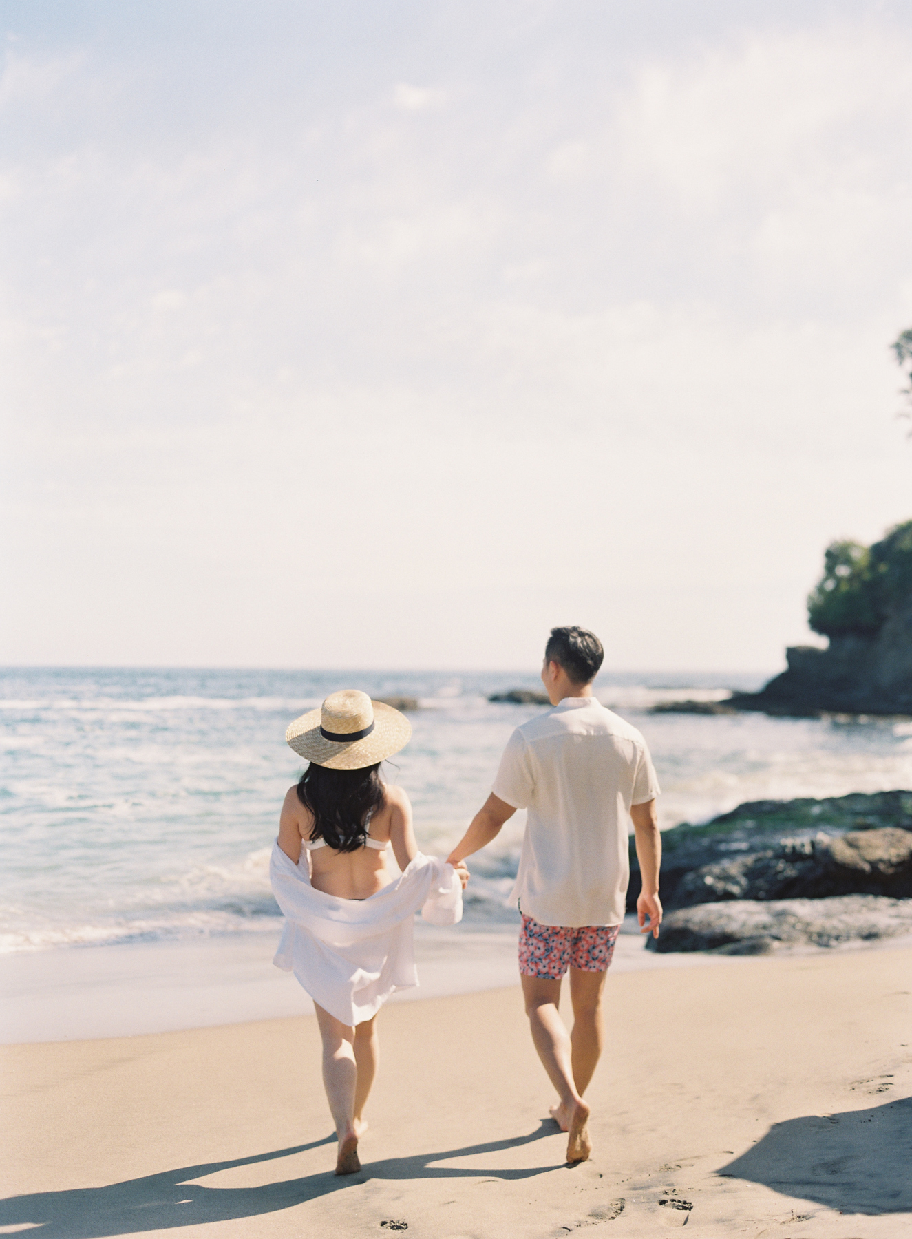 Valentine’s Day Gift Ideas - Couple in the beach